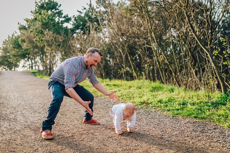onbevangen op weg gaan samen met Papa