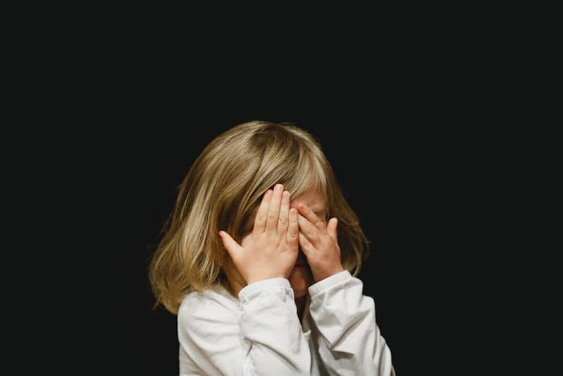 zorgen voor je kleine bange meisje
