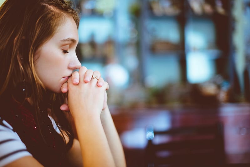 wees stil ontdek wat God wil door luisterend bidden